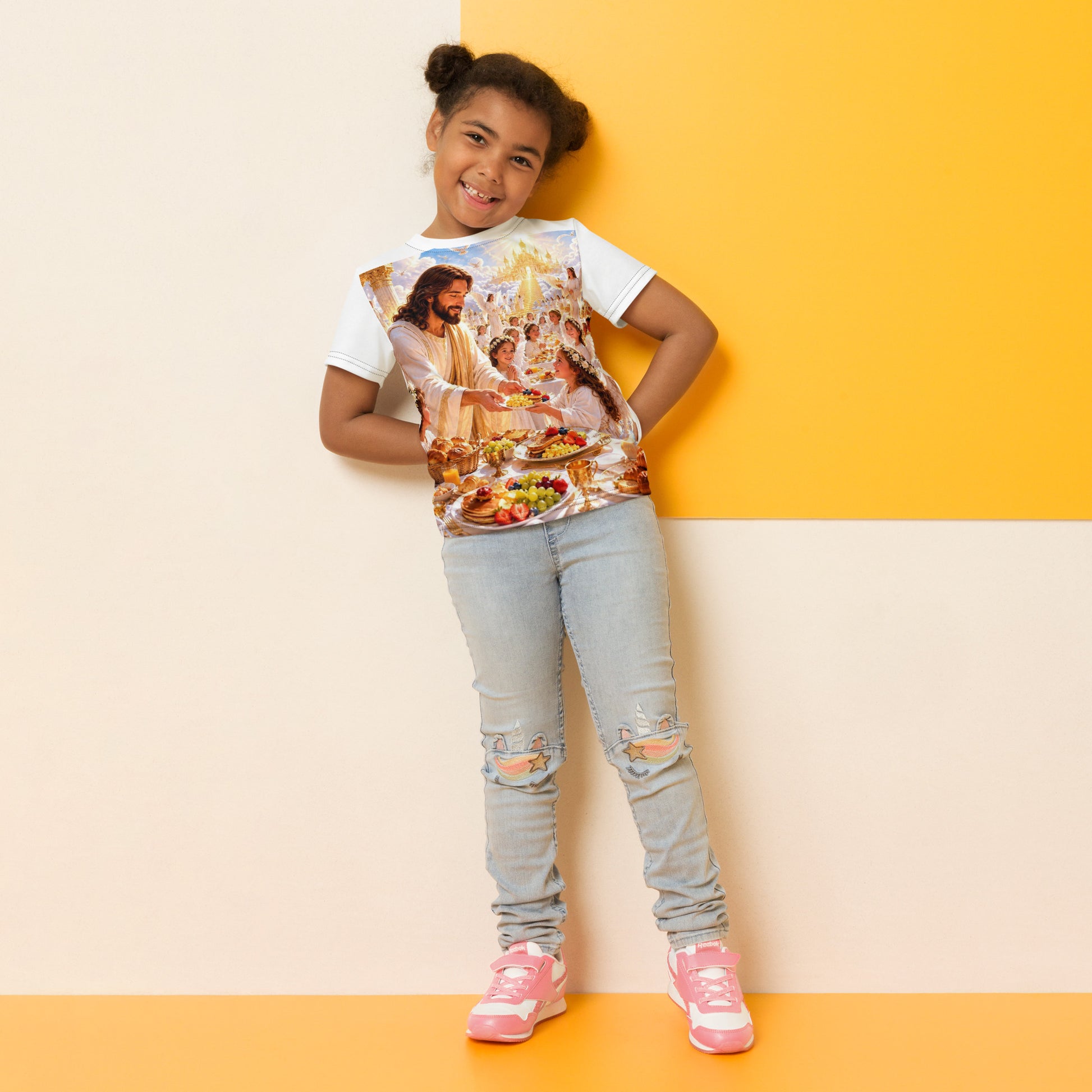Maglietta a maniche corte per bambini CORPORATION-86 con stampa all-over, collo rotondo e colore bianco, vista frontale.