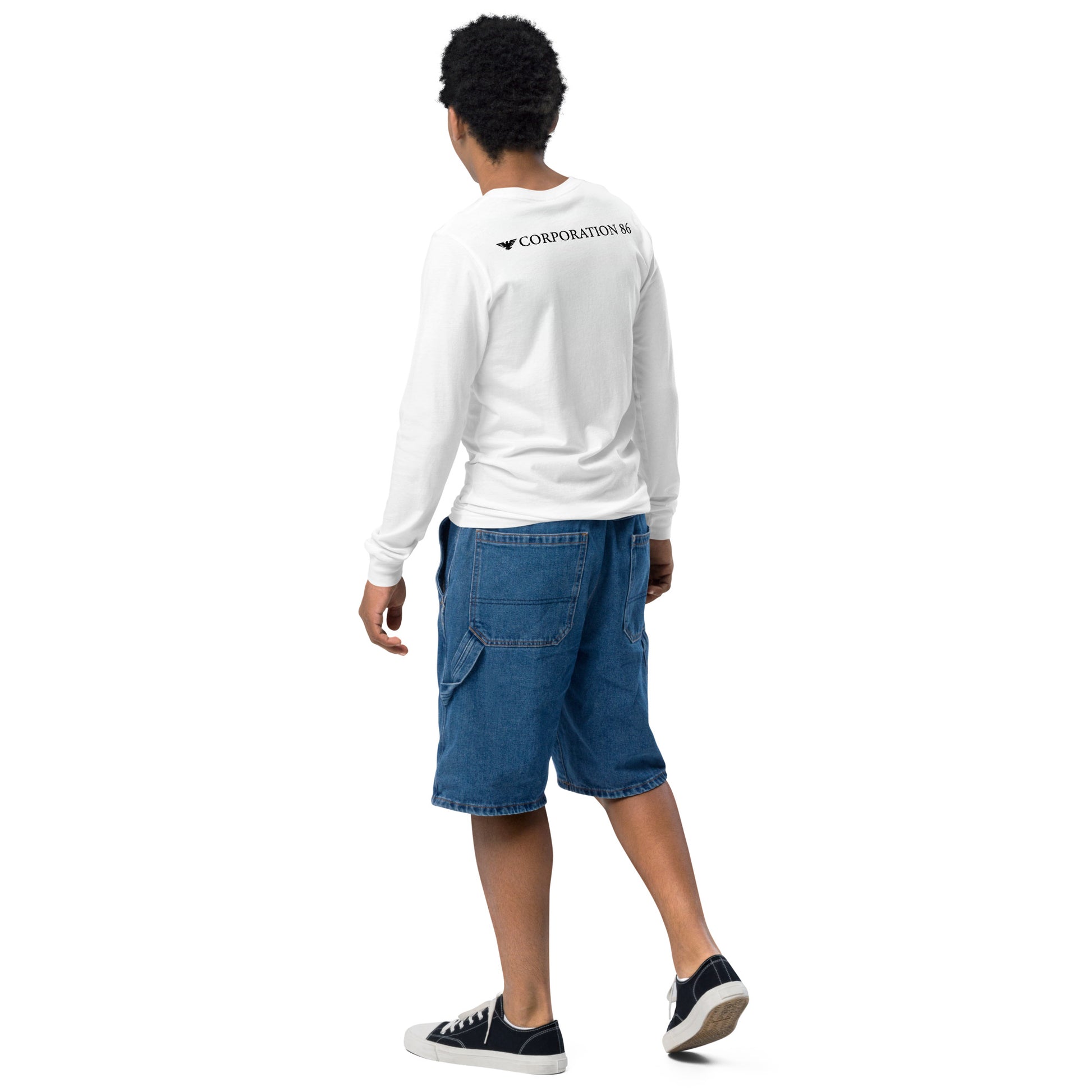 T-shirt a maniche lunghe per ragazzi di colore bianco della marca CORPORATION-86, vista da dietro.